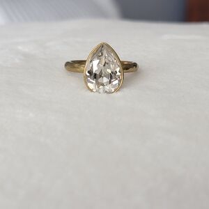 EUC! Elegant Teardrop Ring